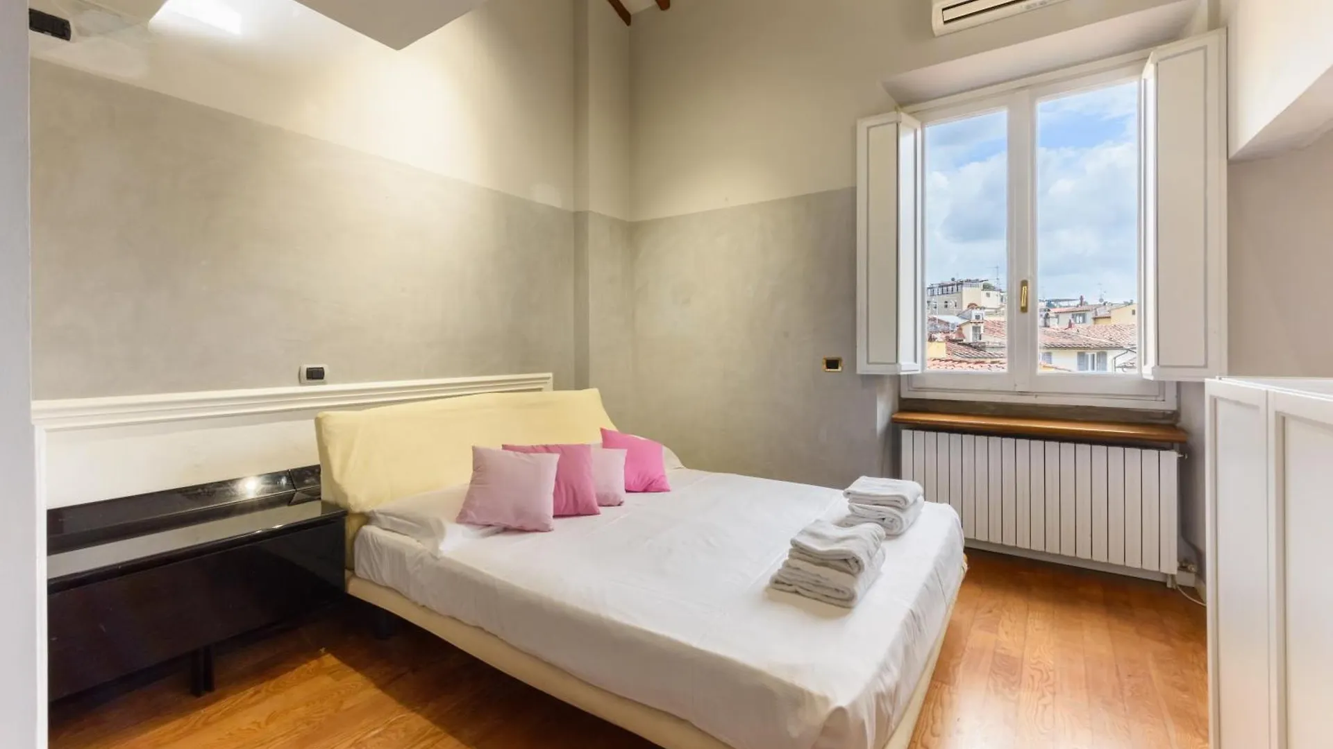 Regina House By Mmega Apartment Florence